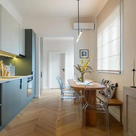 Interbelic Rooftop | 3bdr Apartmán Bukurešť